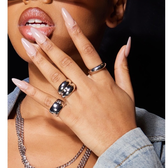 3/$35 NWT PrettyLittleThing- Silver Set of 3 Chunky Rings - Picture 1 of 9
